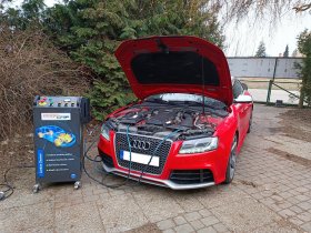 Dekarbonizace motoru vodíkem na voze Audi RS5